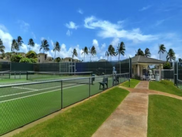 Two Bedroom Kauai Vacation Condo - Walk to Beach - Sleeps 4
