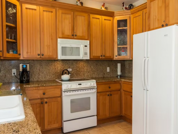 Two Bedroom Kauai Vacation Condo - Walk to Beach - Sleeps 4