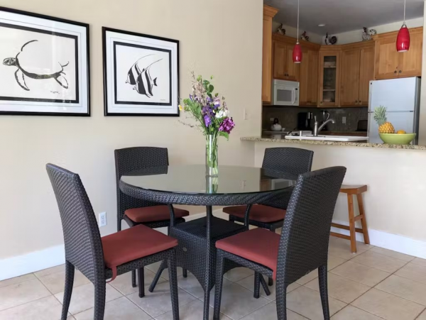 Two Bedroom Kauai Vacation Condo - Walk to Beach - Sleeps 4