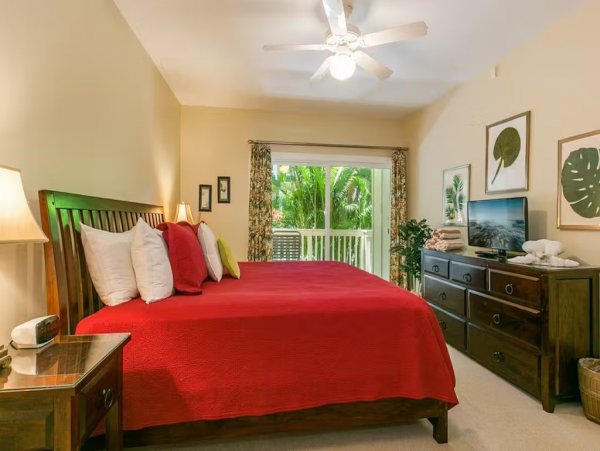 Two Bedroom Kauai Vacation Condo - Walk to Beach - Sleeps 4