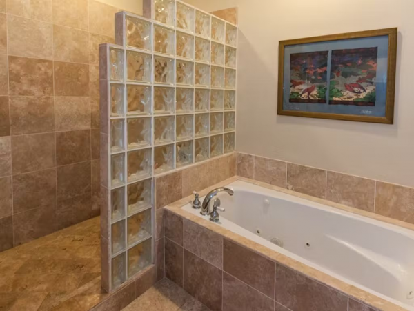 Two Bedroom Kauai Vacation Condo - Walk to Beach - Sleeps 4