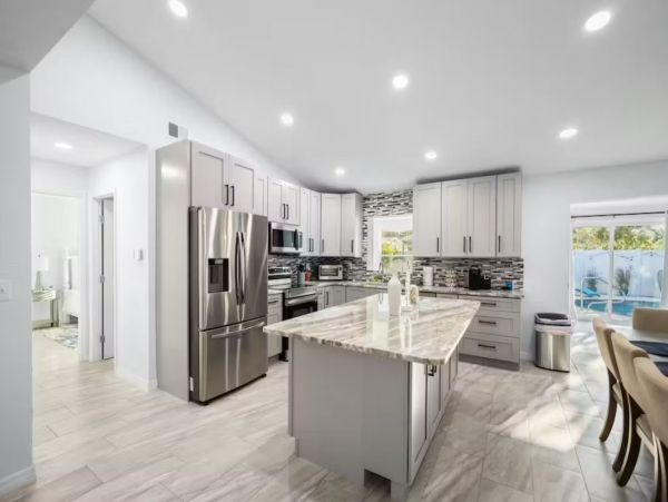 Bradenton 4 Bedroom Charming Vacation Home with Private Pool