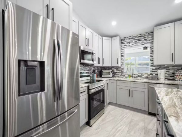 Bradenton 4 Bedroom Charming Vacation Home with Private Pool