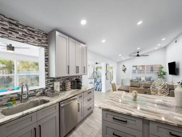 Bradenton 4 Bedroom Charming Vacation Home with Private Pool