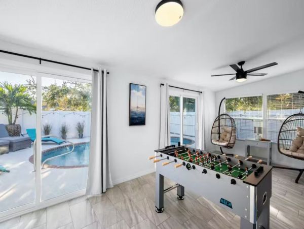 Bradenton 4 Bedroom Charming Vacation Home with Private Pool