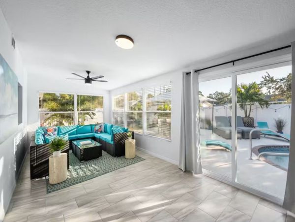 Bradenton 4 Bedroom Charming Vacation Home with Private Pool
