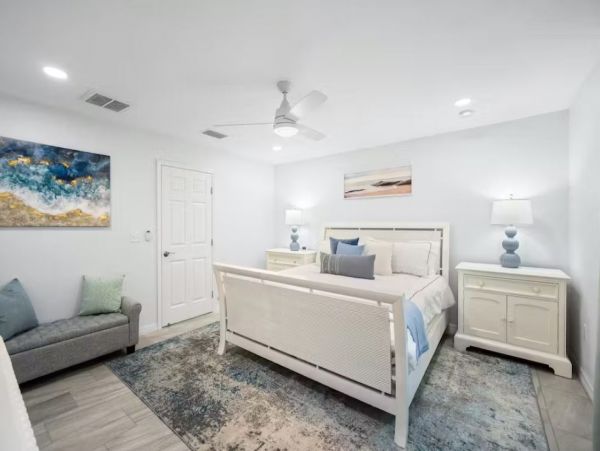 Bradenton 4 Bedroom Charming Vacation Home with Private Pool