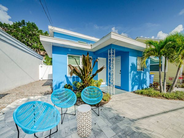 Clearwater Charming 3 Bedroom Vacation Cottage Close to Beach