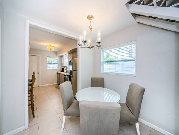 Clearwater Charming 3 Bedroom Vacation Cottage Close to Beach