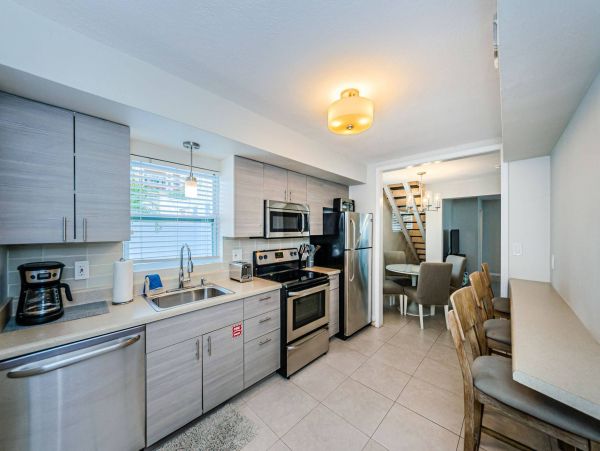 Clearwater Charming 3 Bedroom Vacation Cottage Close to Beach