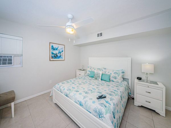Clearwater Charming 3 Bedroom Vacation Cottage Close to Beach