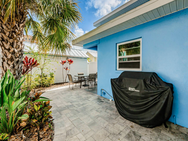 Clearwater Charming 3 Bedroom Vacation Cottage Close to Beach
