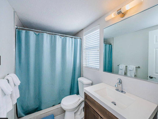 Clearwater Charming 3 Bedroom Vacation Cottage Close to Beach