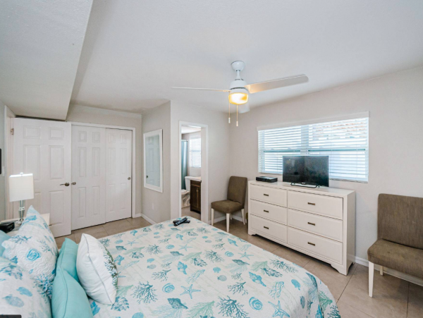 Clearwater Charming 3 Bedroom Vacation Cottage Close to Beach