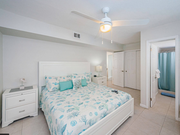 Clearwater Charming 3 Bedroom Vacation Cottage Close to Beach