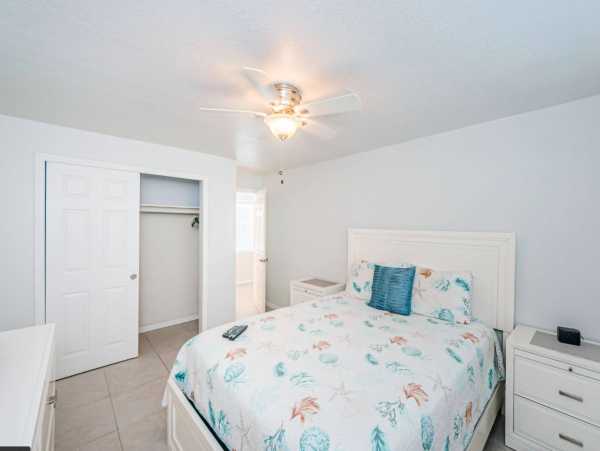 Clearwater Charming 3 Bedroom Vacation Cottage Close to Beach