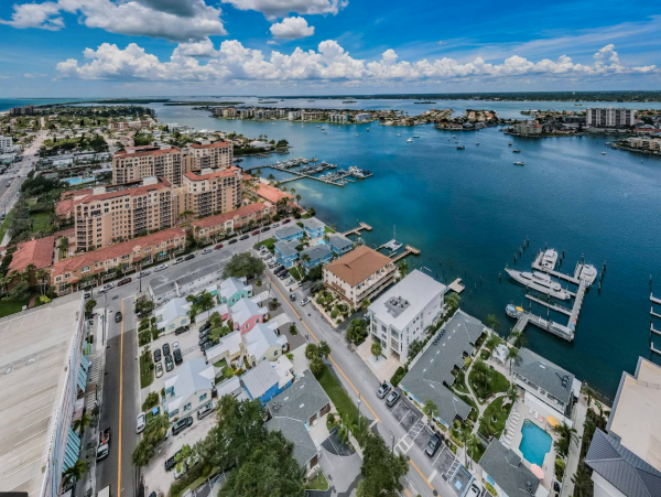 Clearwater Charming 3 Bedroom Vacation Cottage Close to Beach