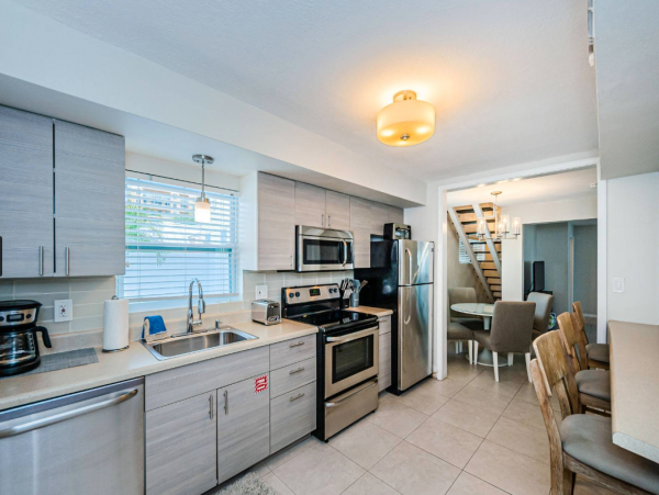 Clearwater Charming 3 Bedroom Vacation Cottage Close to Beach