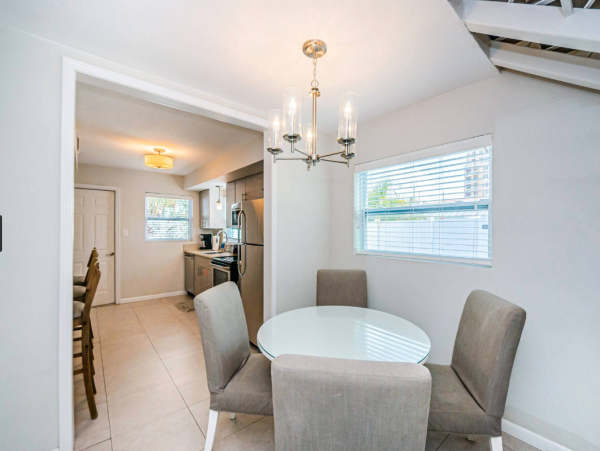 Clearwater Charming 3 Bedroom Vacation Cottage Close to Beach