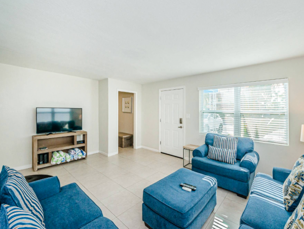 Clearwater Charming 3 Bedroom Vacation Cottage Close to Beach