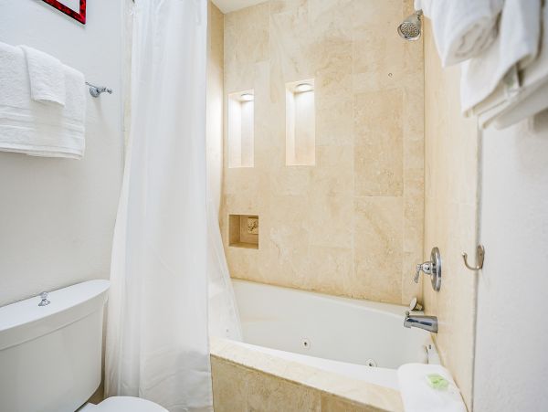Ground-Floor Vacation Condo with 2 Bedrooms