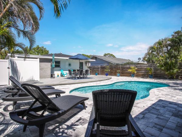 Modern 3 Bedroom Pool Vacation in Sarasota