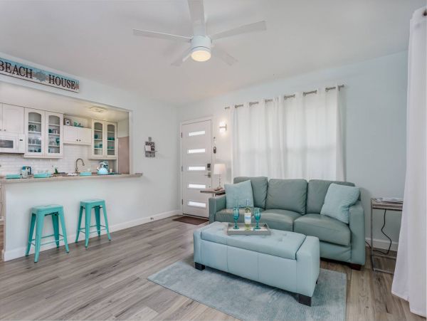 Modern 3 Bedroom Pool Vacation in Sarasota