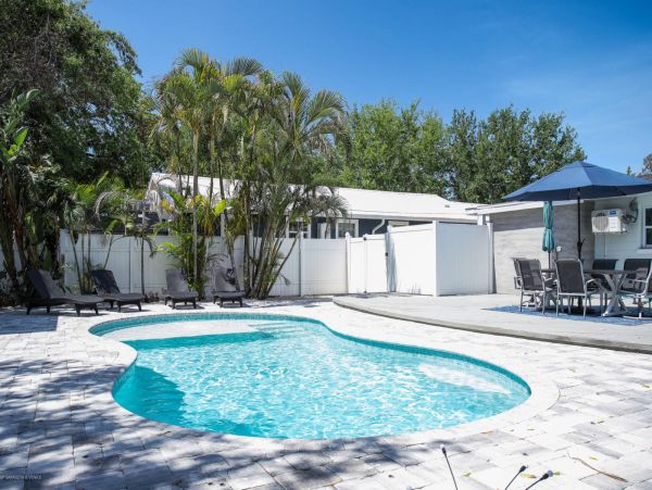 Modern 3 Bedroom Pool Vacation in Sarasota