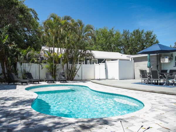 Modern 3 Bedroom Pool Vacation in Sarasota