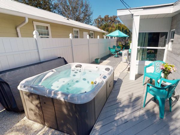 Modern 3 Bedroom Pool Vacation in Sarasota