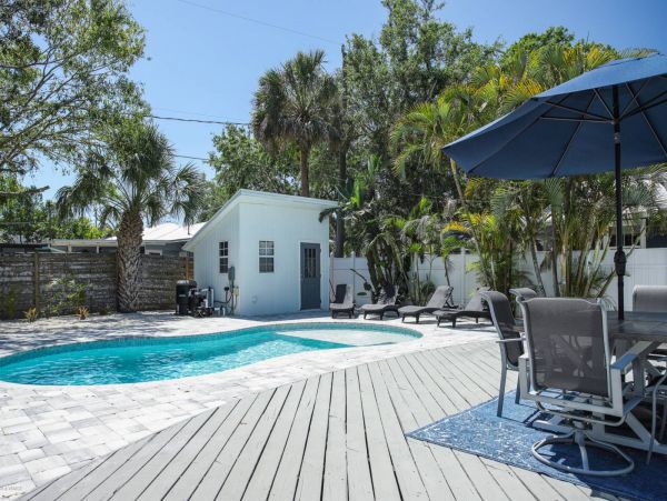 Modern 3 Bedroom Pool Vacation in Sarasota