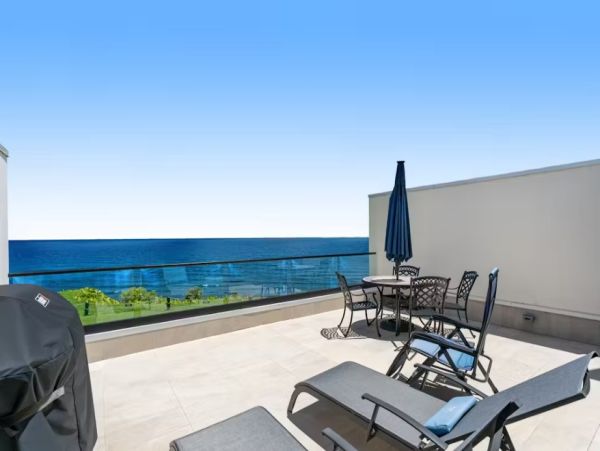 Two Bedroom Oceanfront Vacation Condo in Princeville
