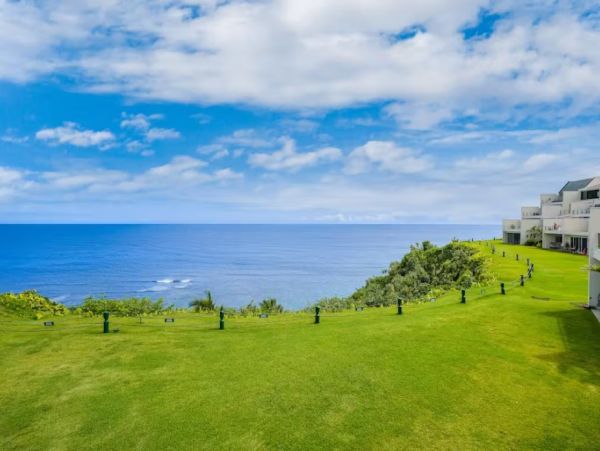 Two Bedroom Oceanfront Vacation Condo in Princeville