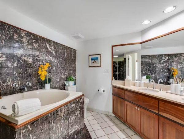 Two Bedroom Oceanfront Vacation Condo in Princeville