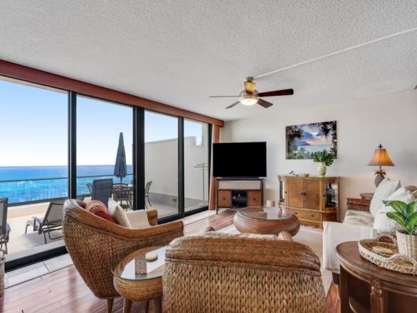 Two Bedroom Oceanfront Vacation Condo in Princeville