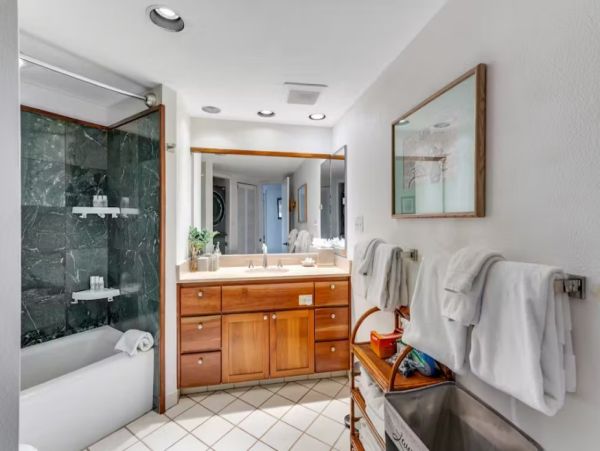 Two Bedroom Oceanfront Vacation Condo in Princeville