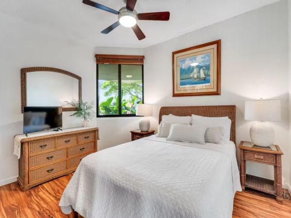 Two Bedroom Oceanfront Vacation Condo in Princeville