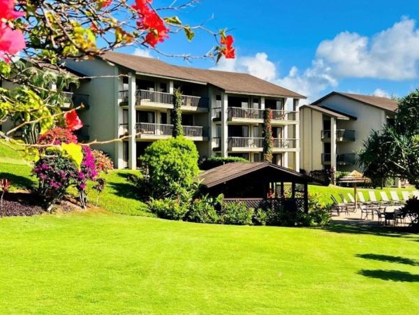 Two-Level Condo on Kauai`s North Shore - Luxury Getaway