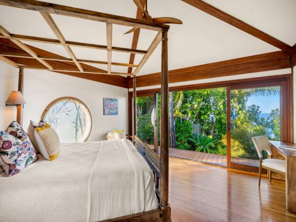 Princeville Oceanfront Vacation Rental Luxury 3-Bedroom Kauai Beach Home