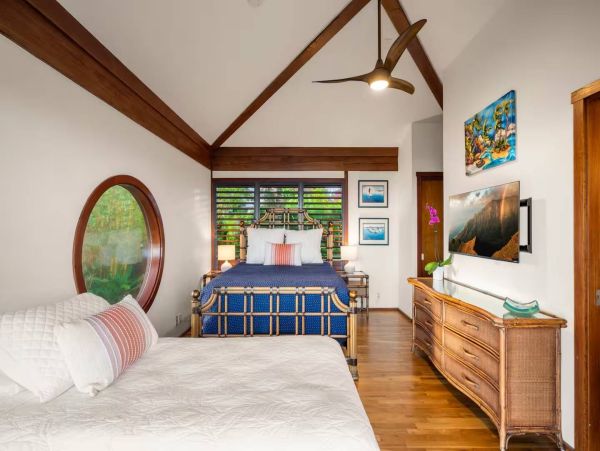 Princeville Oceanfront Vacation Rental Luxury 3-Bedroom Kauai Beach Home