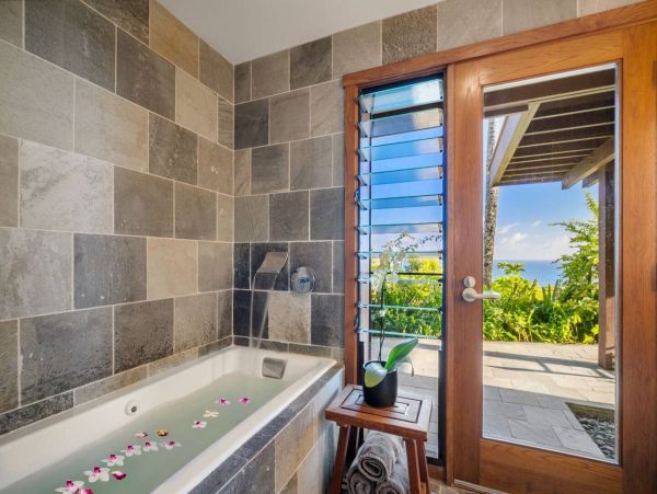 Princeville Oceanfront Vacation Rental Luxury 3-Bedroom Kauai Beach Home