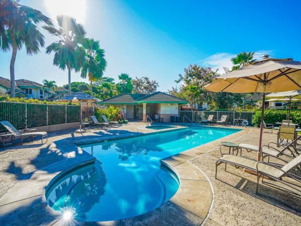 Luxury Mountain-View Retreat with Pool & Hot Tub Near Beaches in Princeville