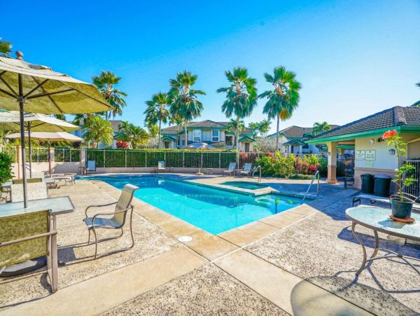 Luxury Mountain-View Retreat with Pool & Hot Tub Near Beaches in Princeville