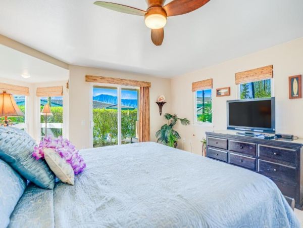 Luxury Mountain-View Retreat with Pool & Hot Tub Near Beaches in Princeville