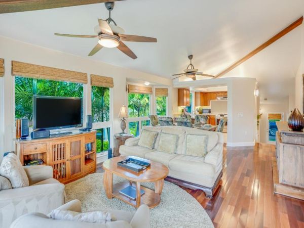 Luxury Mountain-View Retreat with Pool & Hot Tub Near Beaches in Princeville