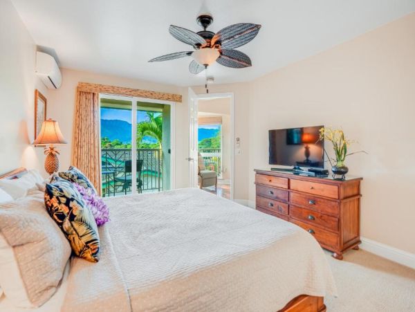 Luxury Mountain-View Retreat with Pool & Hot Tub Near Beaches in Princeville