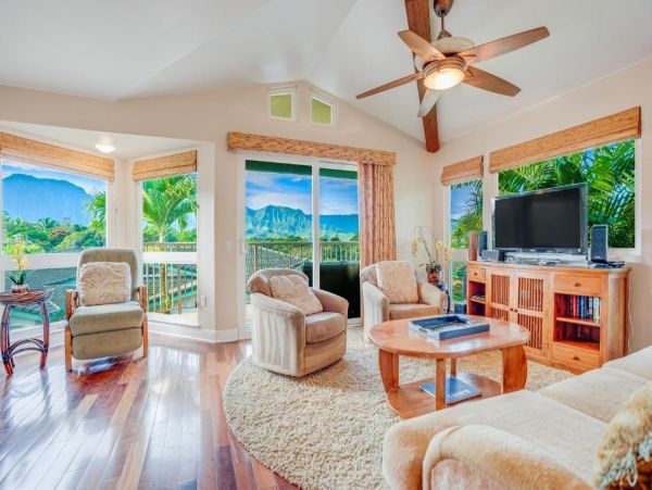Luxury Mountain-View Retreat with Pool & Hot Tub Near Beaches in Princeville