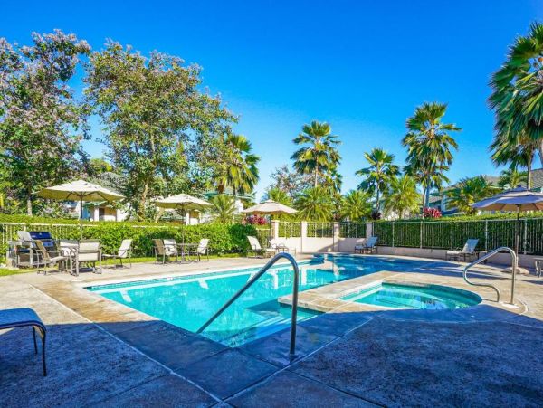 Luxury Mountain-View Retreat with Pool & Hot Tub Near Beaches in Princeville