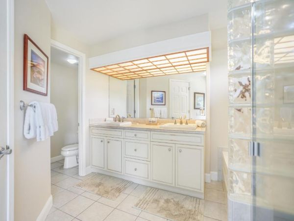 Luxury Mountain-View Retreat with Pool & Hot Tub Near Beaches in Princeville