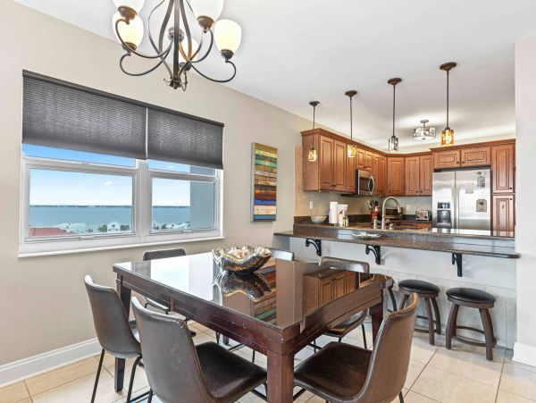 Beachfront 3 Bedroom Spacious Condo in Pensacola Beach